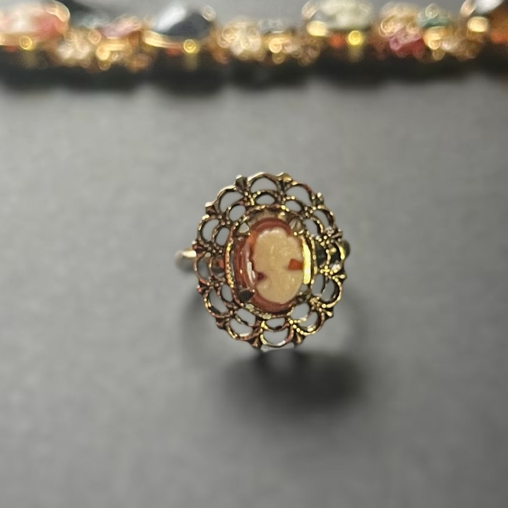 Vintage Gold-Tone Cameo Ring, Size 5